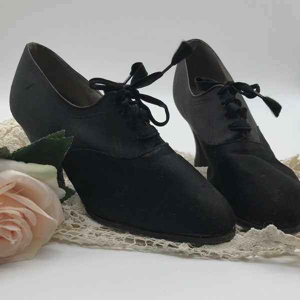 Antique Vintage 1920s - 1930s Womans Shoes Pumps, Black Satin Lace Up, Oxford Heels