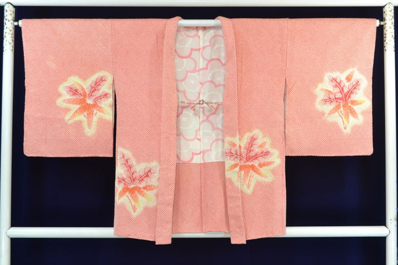 Japanese Thread-Resist Tie Dye Shibori Dyed in Gradations Rinzu Silk Satin Haori Vintage Kimono Jacket Larger Bamboo /& Other Leaves
