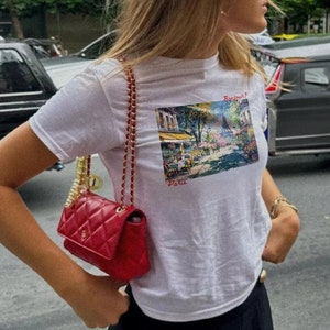 T do bebê de Paris | Camisa de cartão postal de viagem vintage, camisa de viagem paris, camisa estética pinterest, roupas de verão, camisa estética paris