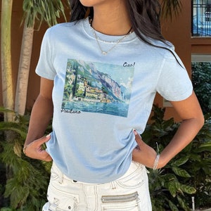 Positano Baby T-Shirt | Vintage Postkarten-Grafik-T-Stück, italienischer Mädchen-Sommer, Italien-Hemd, Italien-Reise, Pinterest ästhetisches Baby-T-Stück, Amalfiküste