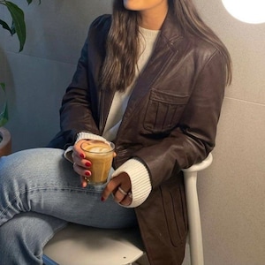 Blazer en Cuir de Mouton Véritable pour Femmes, Veste Slim-Fit Marron avec Col Évasé, Artisanale, Casual, Formelle, Élégante, Légère