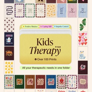 Op de afbeelding: Een verzameling geïllustreerde kaarten met diverse ontwerpen en teksten, waaronder harten, sterren en inspirerende citaten. De kaarten zijn georganiseerd in een map met de tekst "Kids Therapy" met de tekst "Over 100 Prints".