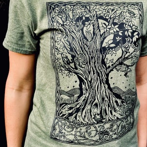 Grüner Baum des Lebens T-Shirt Unisex Herren Damen Mond Baum Kreaturen Eulen Meerjungfrauen Uralt Mystisch Polycotton Sm M L XL 2X