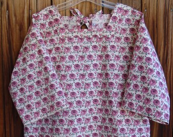 SIZE 14-16 The Mama San Mamasan Kappogi Full Coverage Smock Apron in Rose Print - Size Medium (14-16)