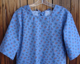SIZE 6-8 The Mama San Mamasan Kappogi Full Coverage Smock Apron - Small Floral on Blue Print - Size X-Small (6-8)