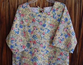 SIZE 18-20 The Mama San Mamasan Kappogi Full Coverage Smock Apron in Florals on Soft Yellow Print- Size Large (18-20)