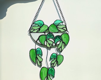 Stained Glass Monstera Hanging Plant – Swiss Cheese Plant Suncatcher, Green Leaf Vine Window Decor, Stained Glass Art Gift for Plant Lovers
