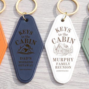 Schlüssel für die Cabin motel Style Schlüsselanhänger, benutzerdefinierte Natur Wochenende Schlüsselanhänger, Camp Trip Bachelor Party Favor, Familien Outdoor Wochenende Geschenk für Papa