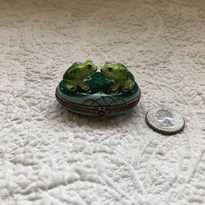 Big Frog Porcelain Hinged Trinket Box XXL Sze 4 Big Frog Porcelain Hinged Trinket Box XXL Sze 4