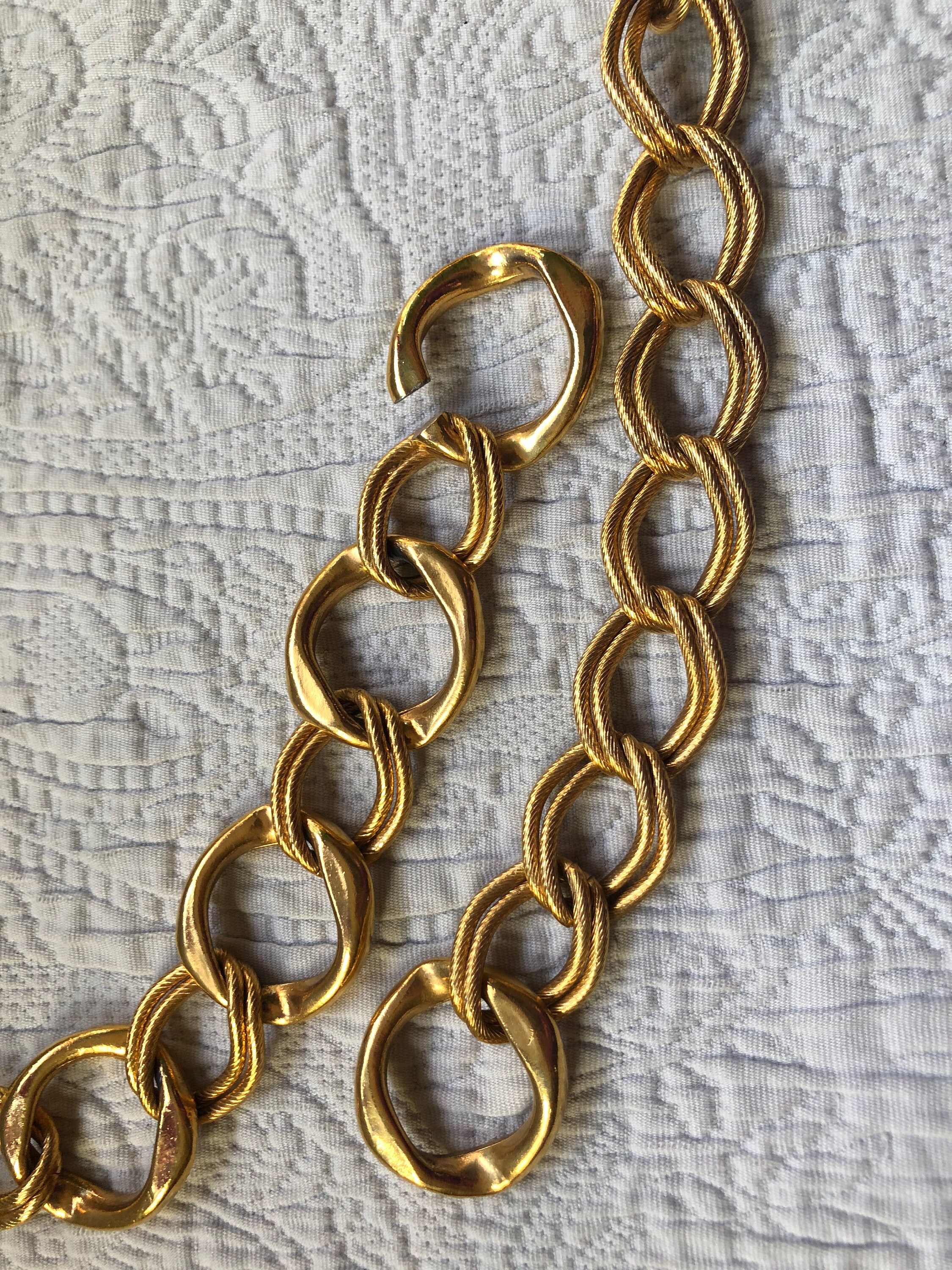 Striking Vintage Designer Jose Barrera Gold Tone Chain 