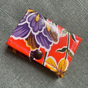 Cartera triple de tela con estampado floral naranja Love Shine, billetera