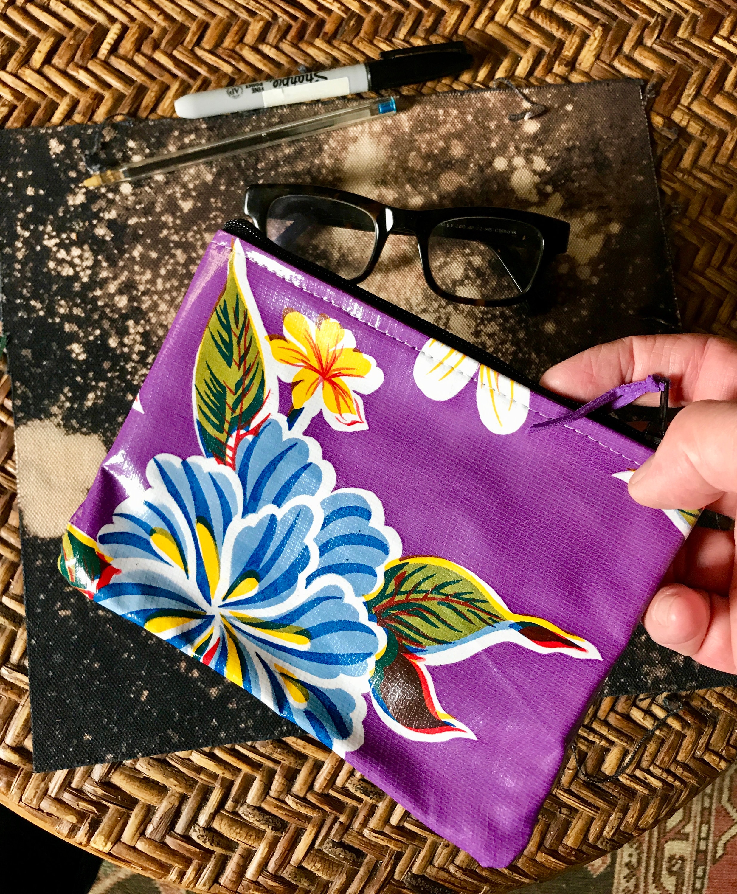 7-zippered-purple-floral-oil-cloth-pouch-cosmetic-case-make-up-bag