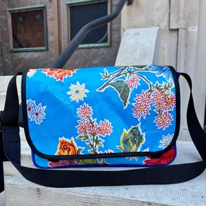 Sac messager en toile et tissu bleu à fleurs Love Shine pour maman, sac messager