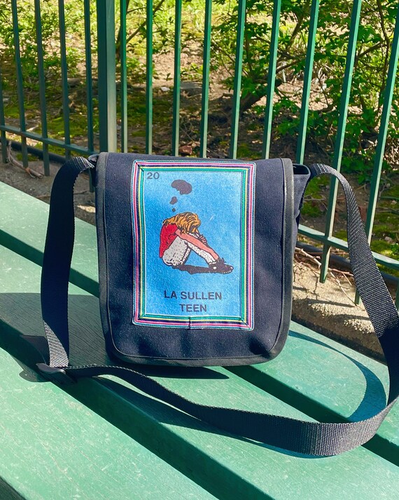 Teen on sale messenger bag