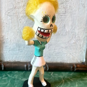 Deluxe Cheerleader Figura de cerámica mexicana del Día de los Muertos, Arte popular del Día de los Muertos