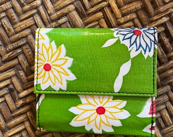 Love Shine Oil Cloth Green Floral French Purse Wallet, Trifold Vinyl Wallet