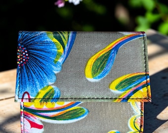 Love Shine Gold Floral Oil Cloth French Purse Wallet, Vinyl Women's Trifold Wallet, Billfold