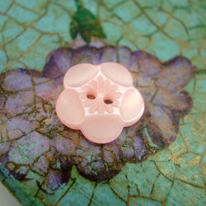 6 Vintage buttons, pink buttons flower design, with trim pentagram painted on it 20mm