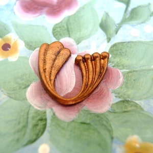 8 Vintage metal jewelry findings 18mmx16mm copper color