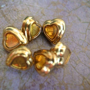 10 Buttons, vintage plastic buttons heart shape small plastic buttons 11mm