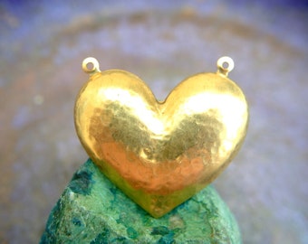 Vintage metal heart shape pendant 39mmx36mm, 2 self loops