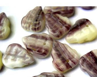 25 Czech glass beads leaves 11mmx9mm