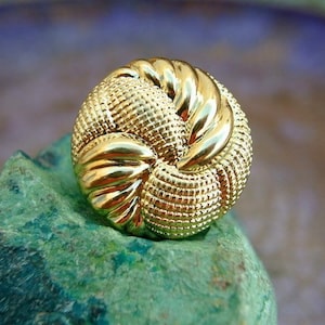 Vintage buttons, 6 flowers gold color flower buttons 25mm