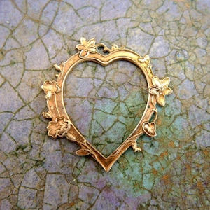2 Vintage metal heart shape pendant with 32mmx30mm