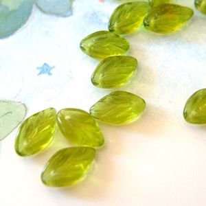 25 Czech glass beads, leaf shape,  leaves 11mmx7mm, green