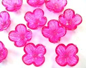 30 Beads, fuchsia pink flowers, vintage, lucite, translucent, rare, 9mmx4mm