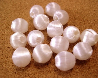15 Vintage beads leaf shape frosted white lucite 22mmX15mm