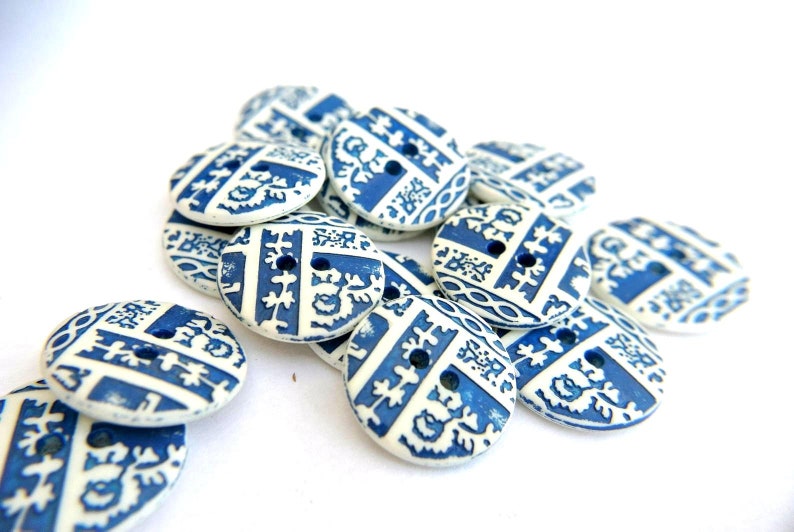 6 Vintage buttons blue plastic white 20mm