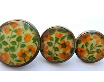 6 Vintage Blumen Knöpfe mit Motiv: Metall & Kunststoff