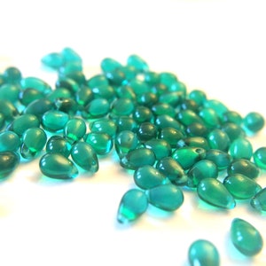 30 Beads, tear drop shape glass, 8mm, Czech beads,green
