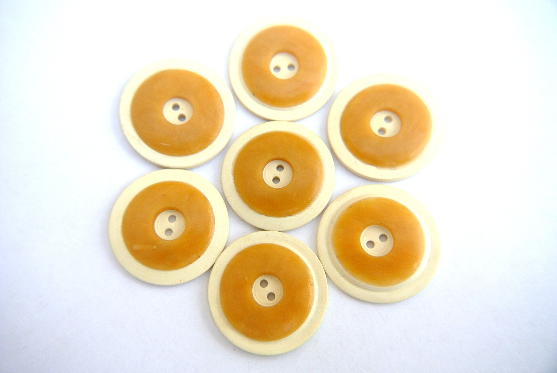 plastic 6 Buttons circles pattern vintage 15mm plastic 6 Buttons circles pattern vintage 15mm
