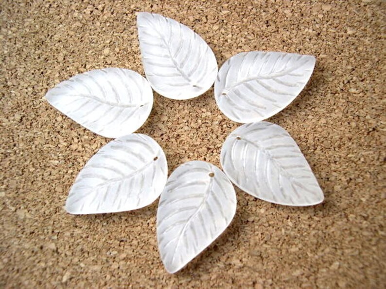 15 Vintage beads leaf shape frosted white lucite 22mmX15mm