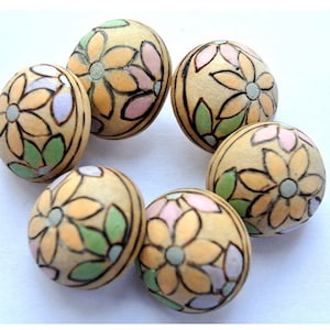 6 Vintage wood flower buttons natural wood color with flowers, sweet buttons