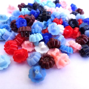90 ANTIQUE Vintage plastic flower buttons, 12mm, 9 colors, 10 buttons of each color