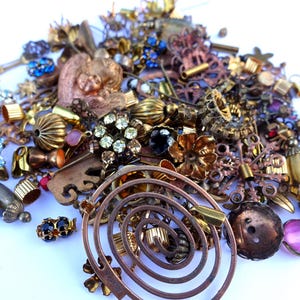 100 Gram, Vintage pieces, assorted sizes, assorted designs, as shown at the photos, great price