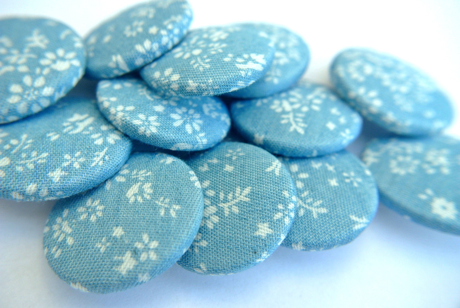 6 Fabric Covered Buttons Handmade Buttons Made of Cloth Etsy Ireland