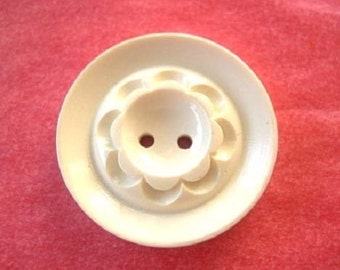 2 Buttons, vintage, white, flower ornament, proper for button jewelry