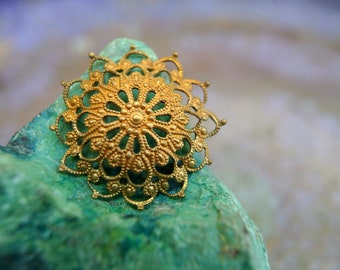 6 Vintage filigree flower shape 26mm