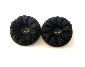 2 boutons, noirs, rares boutons vintage anciens en fils sur socle plastique, 24mm