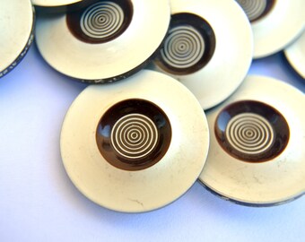 6 Antike und Vintage Knöpfe weiß mit brauner Mitte -wählen Sie die Größe