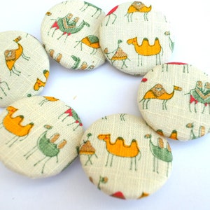 6 Kinderknöpfe, Kamele, bezogene Knöpfe, Stoffknöpfe, Stoffknöpfe, bezogene Knöpfe aus Baumwolle 38 mm