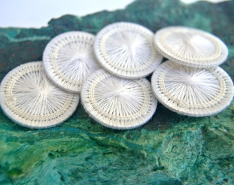 10 Vintage buttons made of white threads 18mm