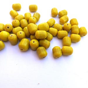 14 Vintage glass / ceramic  beads beautiful yellow to green shade 11mmx9mm