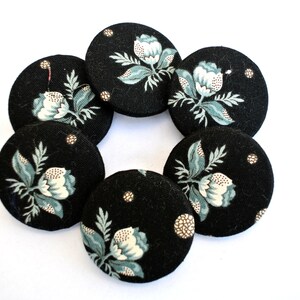 6 Handmade Fabric Covered Buttons: Floral Cotton Buttons (38mm)