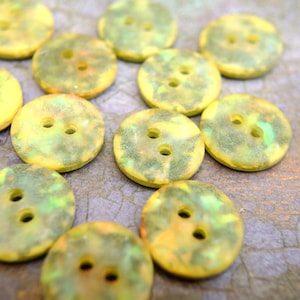 6 Antique vintage plastic button green with inside glitters 15mm