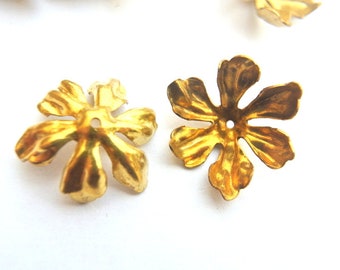 6 Vintage gold metal flower beads 18mm